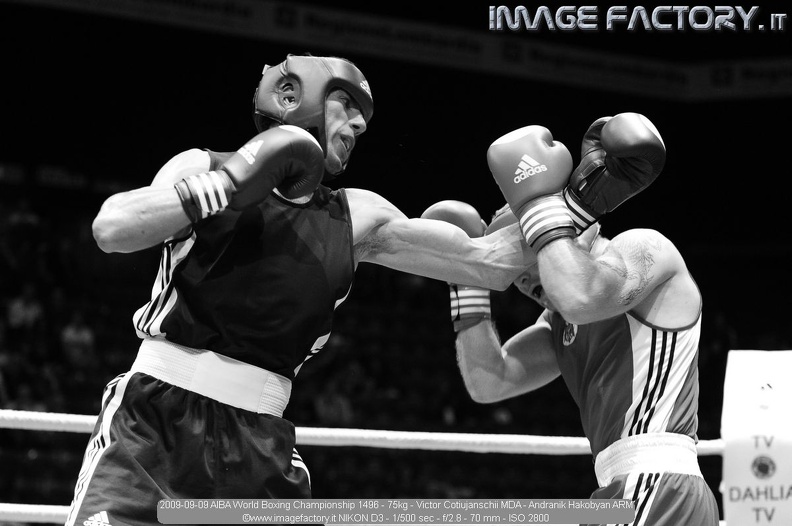 2009-09-09 AIBA World Boxing Championship 1496 - 75kg - Victor Cotiujanschii MDA - Andranik Hakobyan ARM.jpg